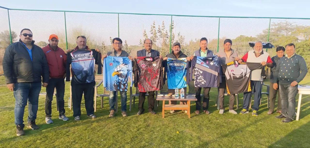 40+ लीग की टी शर्ट का लोकार्पण