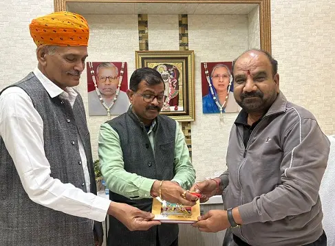 सात दिवसीय कार्यक्रमों का दिया न्यौता,किया सम्मान