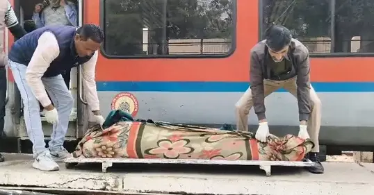 खड़ी रेलगाड़ी में मृत अवस्था में मिला व्यक्ति