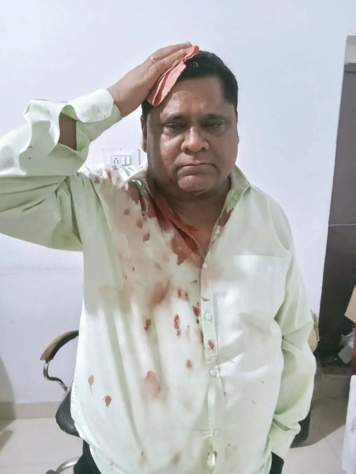 हरि हेरिटेज के संचालक पर लोहे की रोड से हमला