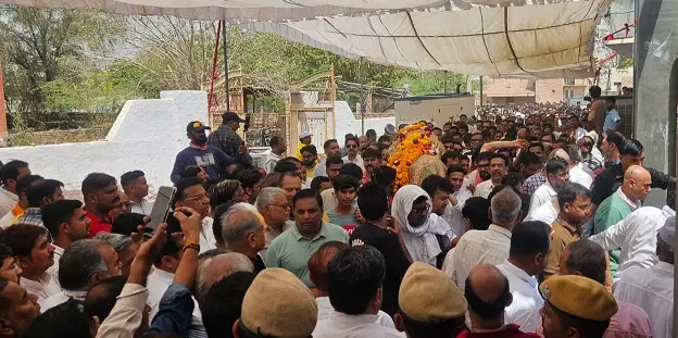 पंचतत्व में विलिन हुए फन्ना बाबू,पुत्र दीपक ने दी मुखाग्नि