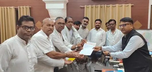 सर्व कामगार सेवा संघ ने मुख्यमंत्री के नाम सौंपा ज्ञापन