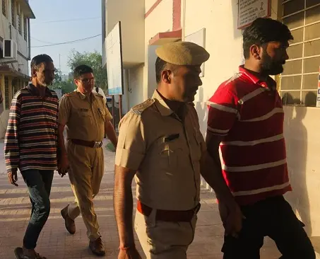 मोबाइल लूट कर खाते से निकाल लिए ढाई लाख से ज्यादा