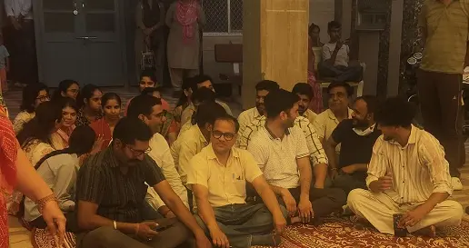 संविदाकर्मियों की वेतन समस्या जस की तस,सैटेलाइट के कर्मचारी धरने पर