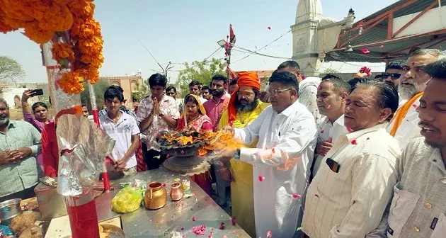 भक्तों ने ली सुध,कोडमदेसर तालाब का निखरेगा स्वरूप