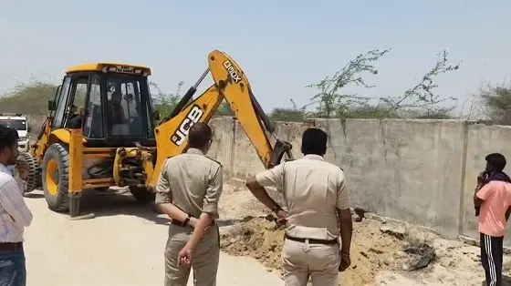 हिस्ट्रीशीटर के अवैध पानी के काले कारोबार पर चला बुलडोजर