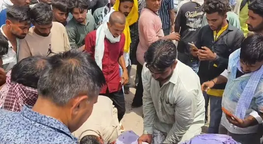 बस ने महिला को कुचला,बाइक सवार को मारी टक्कर