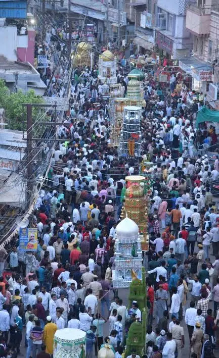 गमगीन माहौल में ताजिये  किये ठंडे