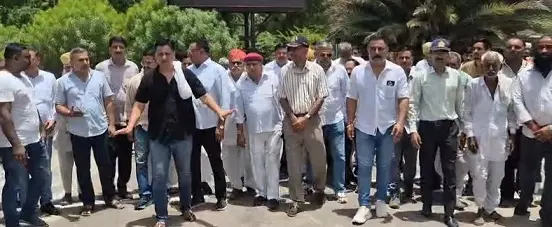 श्मशान भूमि पर कब्जे का आरोप,संरक्षण की लगाई गुहार