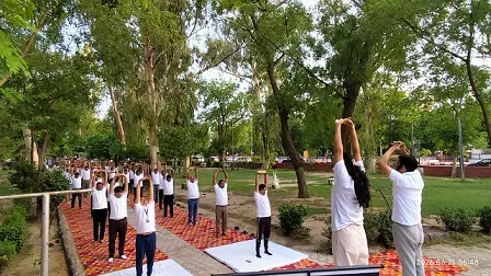 भारतीय स्टेट बैंक प्रशासनिक कार्यालय में “योग संगम”