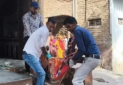 घर के कमरे मेंं फांसी के फंदे पर झूला युवक