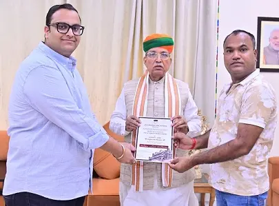 केंद्रीय मंत्री को दिया शपथ ग्रहण समारोह का निमंत्रण