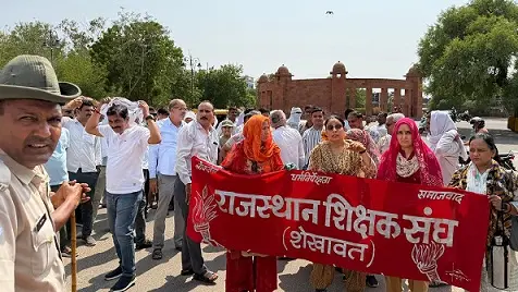 शिक्षकों समाधान नहीं होने पर दी आंदोलन की चेतावनी