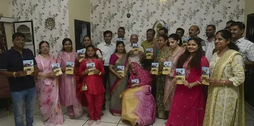 101 वर्षीया शांतिदेवी के करकमलों से हुआ कोचर समाज परिवार निर्देशिका का विमोचन