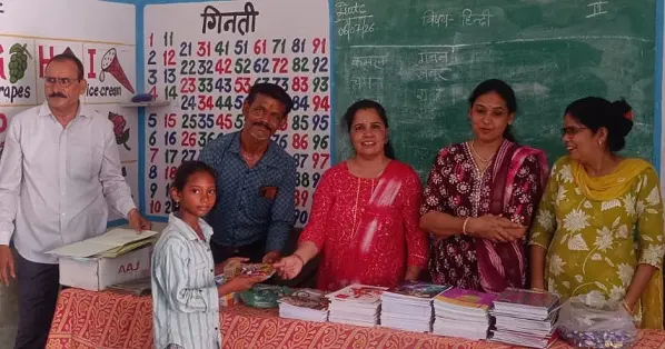 जन्मोत्सव पर भामाशाहों ने किया शिक्षण सामग्री का वितरण