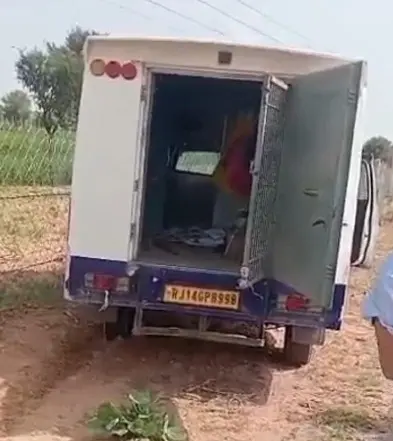 कैश पहुंचाने जा रही बैंक की वैन से लूटे 51 लाख