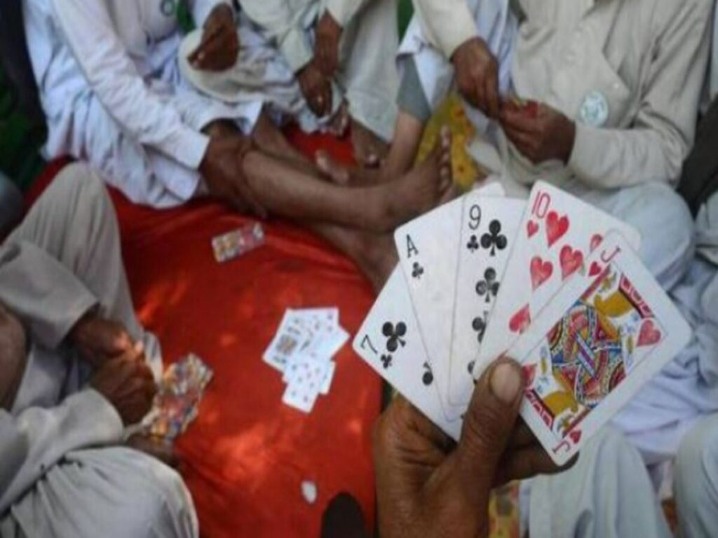 gambling_in_the_court_complex_1664625676